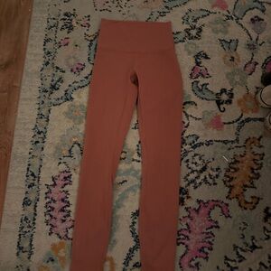 pink lululemon wunder under size 2 25 inch length barely worn